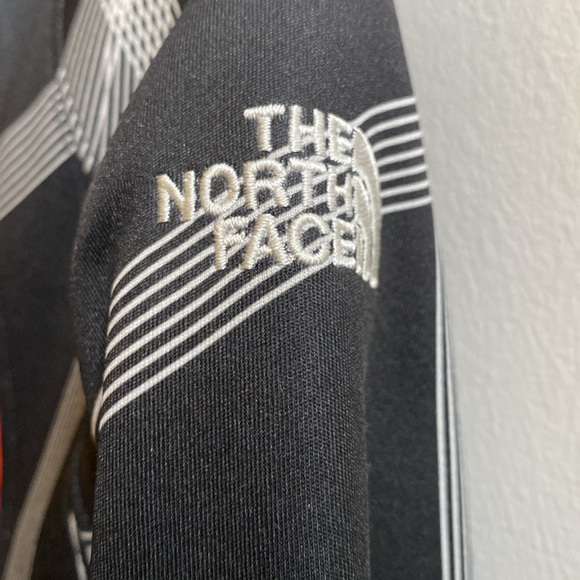 🌺The North Face APEX Running Jacket Hoodie Geometric Black White Women’s M - Picture 4 of 10